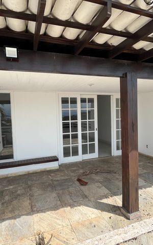 Casa à venda com 556m², 4 quartos e 1 vaga Casa à venda com 556m², 4 quartos e 1 vagaVaranda