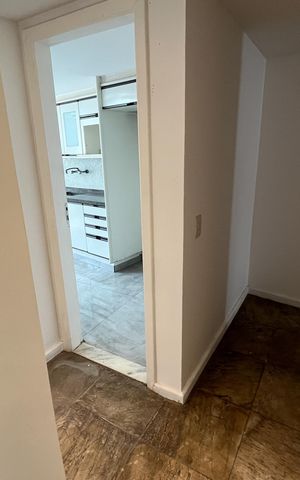 Casa à venda com 556m², 4 quartos e 1 vaga Casa à venda com 556m², 4 quartos e 1 vagaCorredor