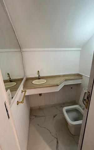 Casa à venda com 556m², 4 quartos e 1 vaga Casa à venda com 556m², 4 quartos e 1 vagaBanheiro 2