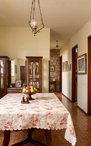 Casa à venda com 386m², 5 quartos e 4 vagas Casa à venda com 386m², 5 quartos e 4 vagasCopa