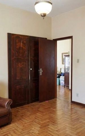 Casa à venda com 386m², 5 quartos e 4 vagas Casa à venda com 386m², 5 quartos e 4 vagasQuarto 2
