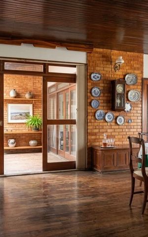 Casa à venda com 386m², 5 quartos e 4 vagas Casa à venda com 386m², 5 quartos e 4 vagasSala