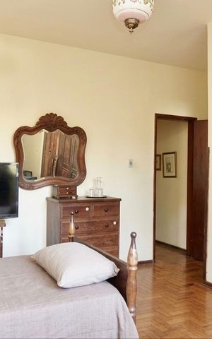 Casa à venda com 386m², 5 quartos e 4 vagas Casa à venda com 386m², 5 quartos e 4 vagasSuíte