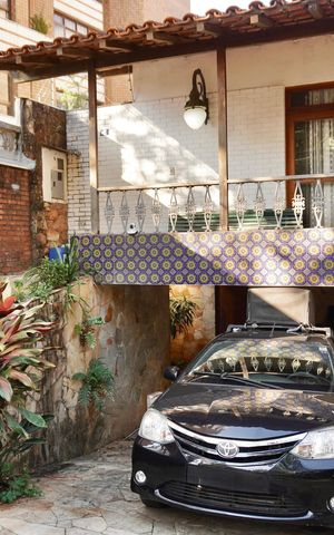 Casa à venda com 386m², 5 quartos e 4 vagas Casa à venda com 386m², 5 quartos e 4 vagasGaragem