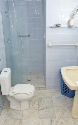 Casa à venda com 386m², 5 quartos e 4 vagas Casa à venda com 386m², 5 quartos e 4 vagasBanheiro Social 1
