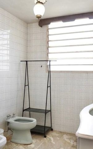 Casa à venda com 386m², 5 quartos e 4 vagas Casa à venda com 386m², 5 quartos e 4 vagasSuíte - Banheiro