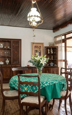 Casa à venda com 386m², 5 quartos e 4 vagas Casa à venda com 386m², 5 quartos e 4 vagasSala