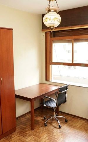 Casa à venda com 386m², 5 quartos e 4 vagas Casa à venda com 386m², 5 quartos e 4 vagasQuarto 2
