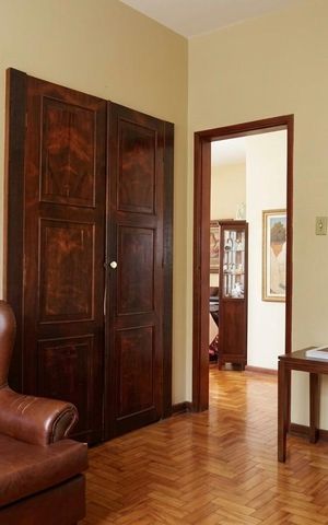 Casa à venda com 386m², 5 quartos e 4 vagas Casa à venda com 386m², 5 quartos e 4 vagasQuarto 2