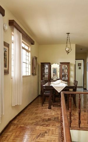 Casa à venda com 386m², 5 quartos e 4 vagas Casa à venda com 386m², 5 quartos e 4 vagasCopa