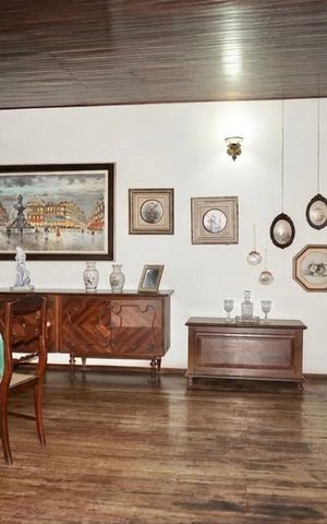 Casa à venda com 386m², 5 quartos e 4 vagas Casa à venda com 386m², 5 quartos e 4 vagasSala