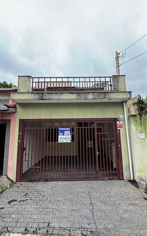 Casa à venda com 178m², 3 quartos e 2 vagas Casa à venda com 178m², 3 quartos e 2 vagasFachada