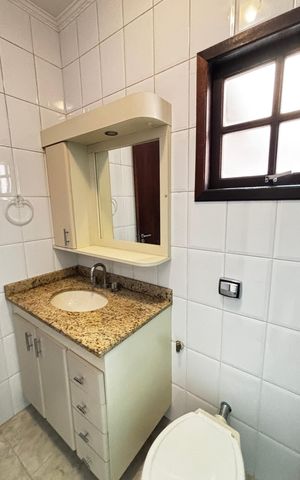 Casa à venda com 178m², 3 quartos e 2 vagas Casa à venda com 178m², 3 quartos e 2 vagasBanheiro