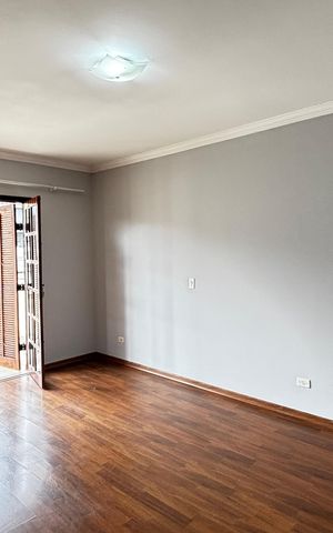 Casa à venda com 178m², 3 quartos e 2 vagas Casa à venda com 178m², 3 quartos e 2 vagasSuite