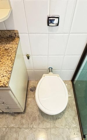 Casa à venda com 178m², 3 quartos e 2 vagas Casa à venda com 178m², 3 quartos e 2 vagasBanheiro