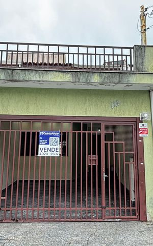 Casa à venda com 178m², 3 quartos e 2 vagas Casa à venda com 178m², 3 quartos e 2 vagasFachada