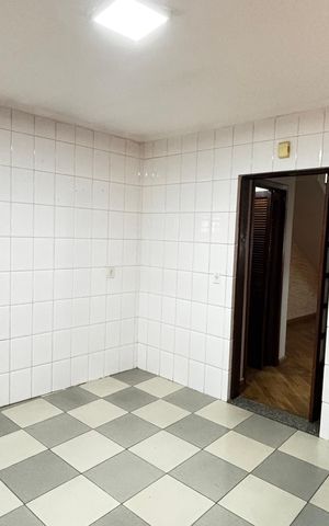 Casa à venda com 178m², 3 quartos e 2 vagas Casa à venda com 178m², 3 quartos e 2 vagasCozinha
