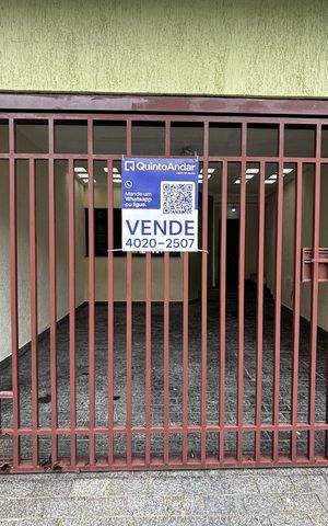 Casa à venda com 178m², 3 quartos e 2 vagas Casa à venda com 178m², 3 quartos e 2 vagasFachada