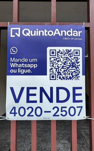 Casa à venda com 178m², 3 quartos e 2 vagas Casa à venda com 178m², 3 quartos e 2 vagasFachada