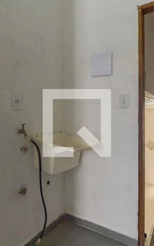 Casa para alugar com 35m², 1 quarto e sem vaga