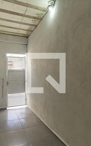 Casa para alugar com 35m², 1 quarto e sem vaga
