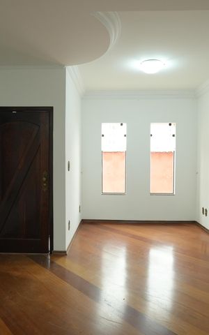 Casa para alugar com 345m², 4 quartos e 5 vagasSala