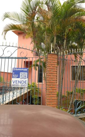 Casa para alugar com 345m², 4 quartos e 5 vagasFachada