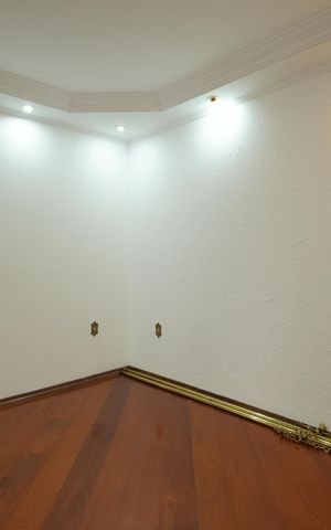 Casa para alugar com 345m², 4 quartos e 5 vagasSala