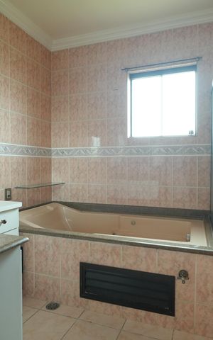 Casa para alugar com 345m², 4 quartos e 5 vagasBanheiro da Suíte 2