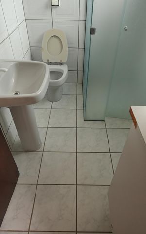 Casa para alugar com 345m², 4 quartos e 5 vagasBanheiro da Suíte 1