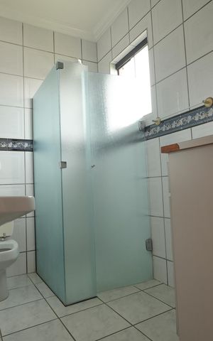 Casa para alugar com 345m², 4 quartos e 5 vagasBanheiro da Suíte 1
