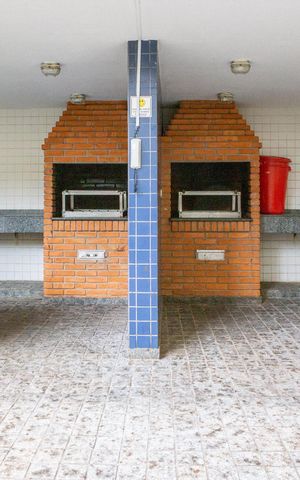 Apartamento à venda com 132m², 3 quartos e 2 vagas Apartamento à venda com 132m², 3 quartos e 2 vagasÁrea comum - Churrasqueira