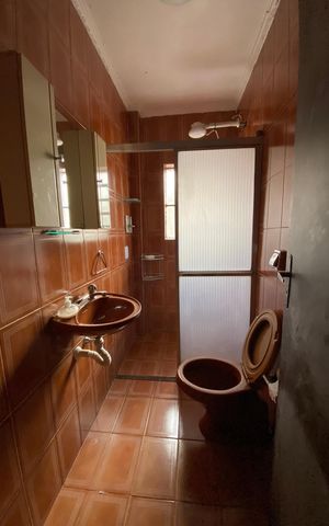 Casa à venda com 326m², 5 quartos e 3 vagas Casa à venda com 326m², 5 quartos e 3 vagasBanheiro