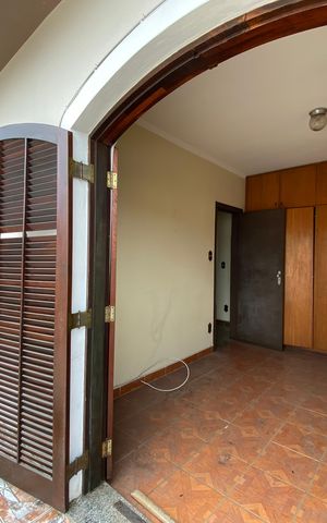 Casa à venda com 326m², 5 quartos e 3 vagas Casa à venda com 326m², 5 quartos e 3 vagasCasa 1 Quarto 1 varanda