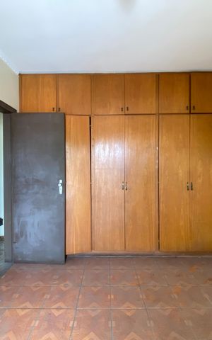 Casa à venda com 326m², 5 quartos e 3 vagas Casa à venda com 326m², 5 quartos e 3 vagasCasa 1 Quarto 1