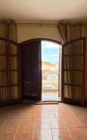 Casa à venda com 326m², 5 quartos e 3 vagas Casa à venda com 326m², 5 quartos e 3 vagasvCasa 1 Quarto 1