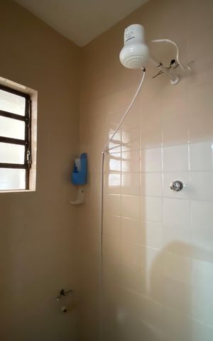 Casa à venda com 326m², 5 quartos e 3 vagas Casa à venda com 326m², 5 quartos e 3 vagasSalão - Banheiro