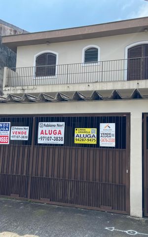 Casa à venda com 326m², 5 quartos e 3 vagas Casa à venda com 326m², 5 quartos e 3 vagasFachada