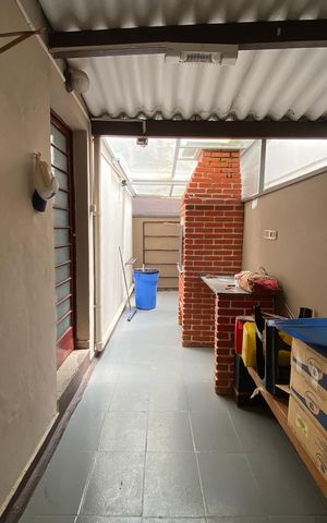 Casa à venda com 326m², 5 quartos e 3 vagas Casa à venda com 326m², 5 quartos e 3 vagasCasa 2 - Quintal