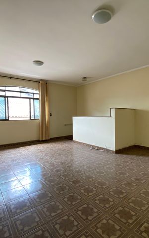 Casa à venda com 326m², 5 quartos e 3 vagas Casa à venda com 326m², 5 quartos e 3 vagasCasa 1 Sala