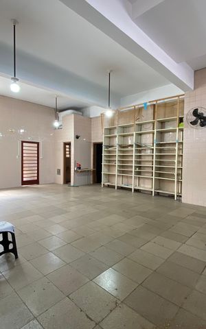 Casa à venda com 326m², 5 quartos e 3 vagas Casa à venda com 326m², 5 quartos e 3 vagasSalão