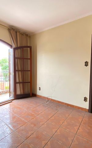 Casa à venda com 326m², 5 quartos e 3 vagas Casa à venda com 326m², 5 quartos e 3 vagasCasa 1 Quarto 1
