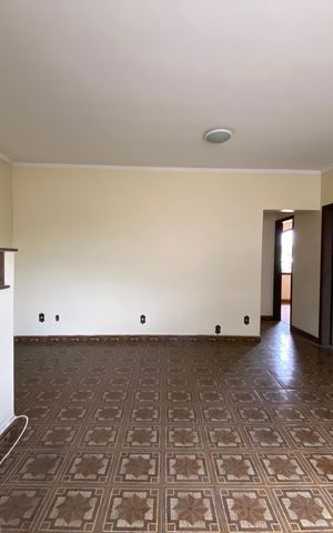 Casa à venda com 326m², 5 quartos e 3 vagas Casa à venda com 326m², 5 quartos e 3 vagasCasa 1 Sala