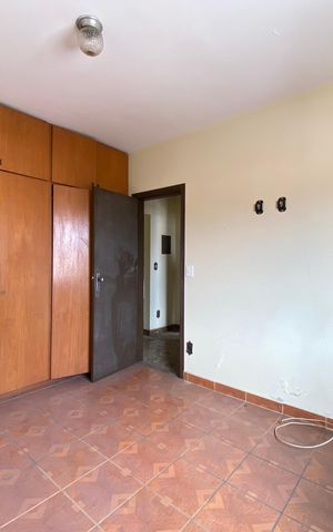 Casa à venda com 326m², 5 quartos e 3 vagas Casa à venda com 326m², 5 quartos e 3 vagasCasa 1 Quarto 2
