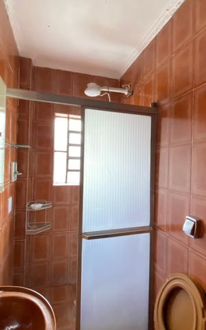 Casa à venda com 326m², 5 quartos e 3 vagas Casa à venda com 326m², 5 quartos e 3 vagasBanheiro