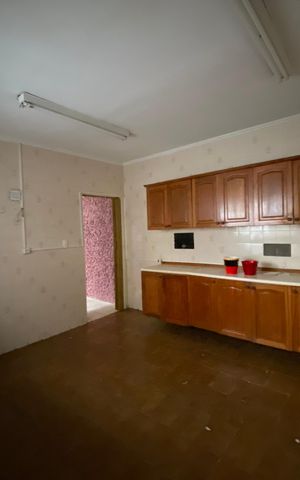 Casa à venda com 326m², 5 quartos e 3 vagas Casa à venda com 326m², 5 quartos e 3 vagasCasa 2 Cozinha