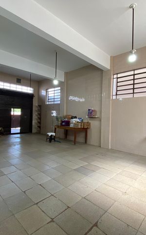 Casa à venda com 326m², 5 quartos e 3 vagas Casa à venda com 326m², 5 quartos e 3 vagasSalão
