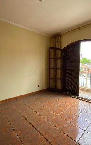 Casa à venda com 326m², 5 quartos e 3 vagas Casa à venda com 326m², 5 quartos e 3 vagasCasa 1 Quarto 1