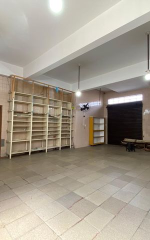 Casa à venda com 326m², 5 quartos e 3 vagas Casa à venda com 326m², 5 quartos e 3 vagasSalão