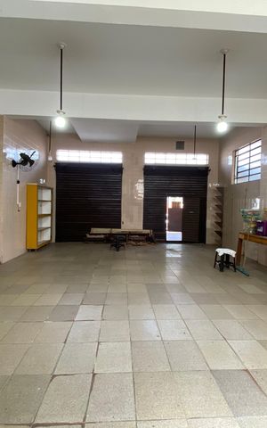 Casa à venda com 326m², 5 quartos e 3 vagas Casa à venda com 326m², 5 quartos e 3 vagasSalão